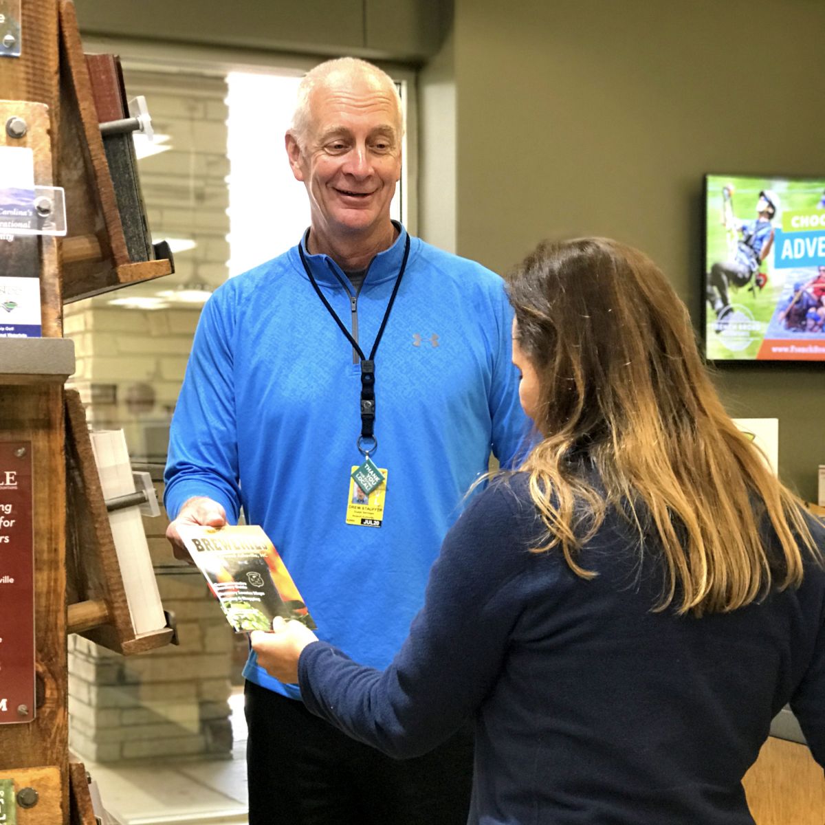 Volunteer Ambassador helping passenger